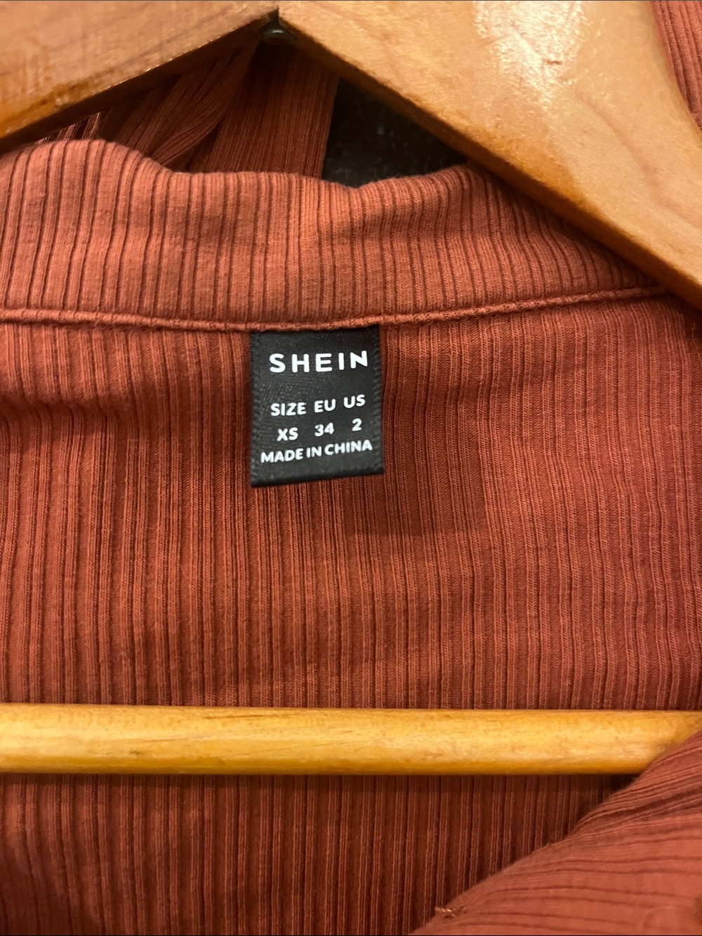SHEIN Ribbed Cropped Polo Long Sleeve Top in Rust - Picture 2 of 3